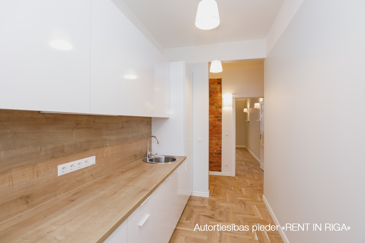 Krišjāņa Barona iela 76 / Rīga, Labais krasts, Centrs 5