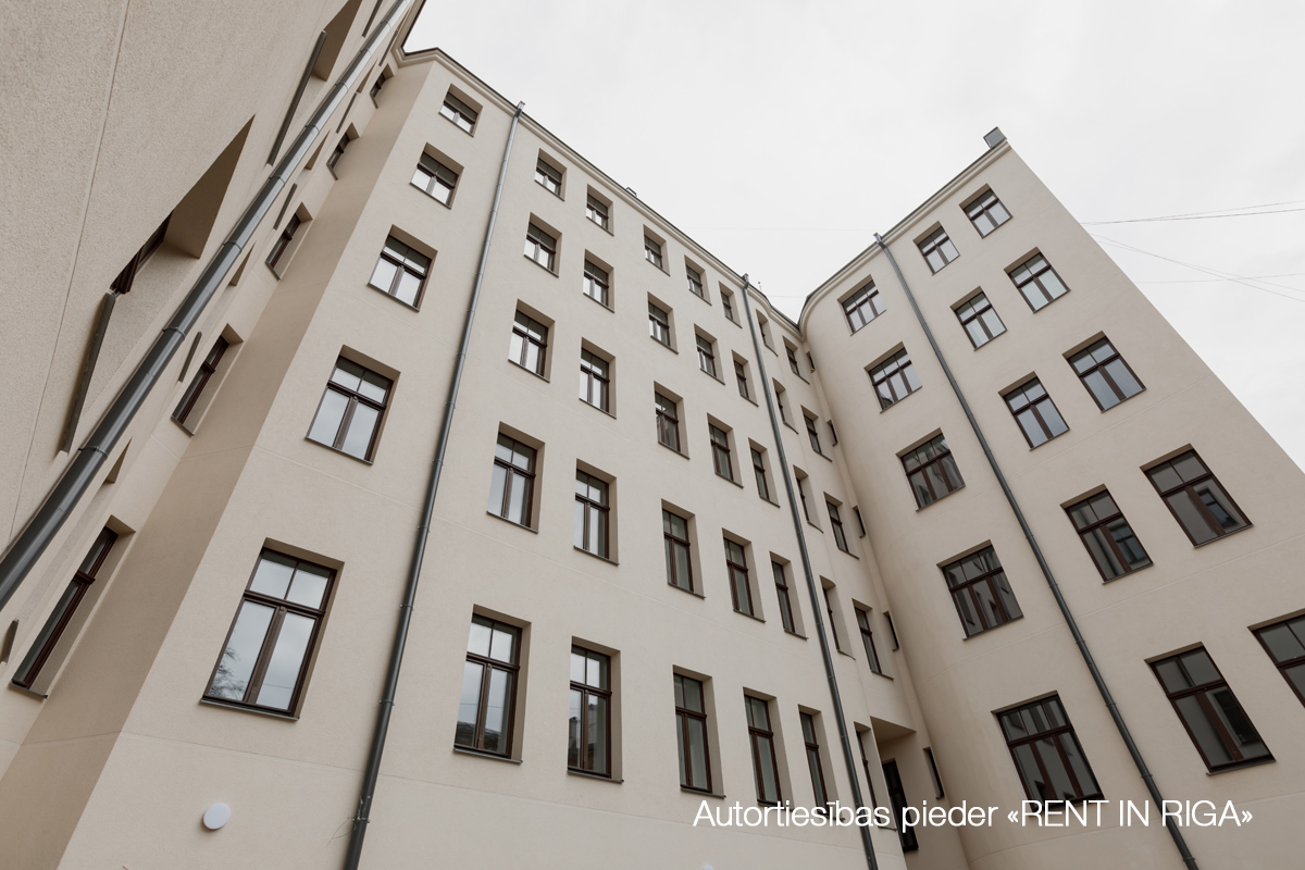 Krišjāņa Barona iela 76 / Rīga, Labais krasts, Centrs 32