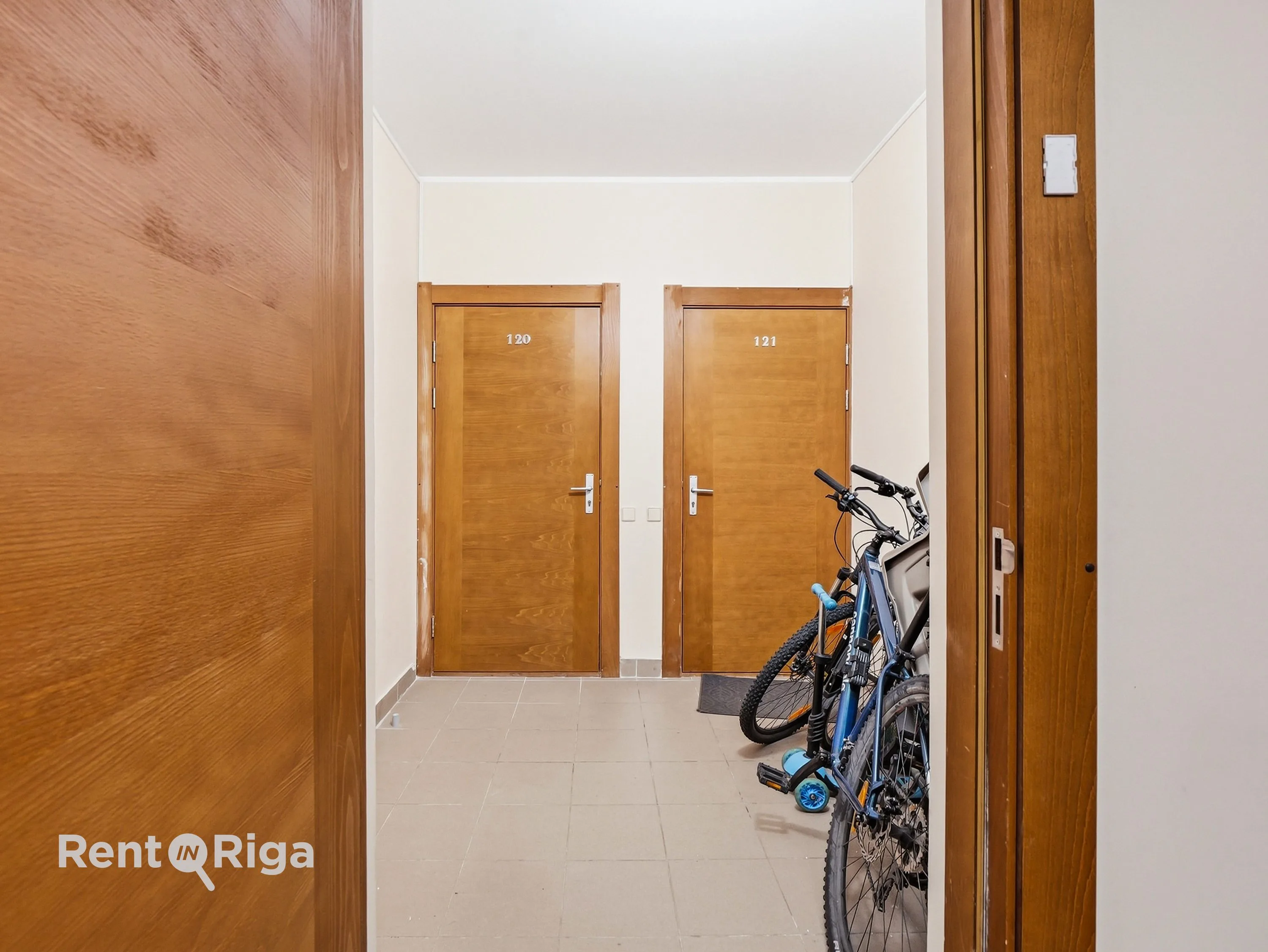 Skaists, svaigi remontēts dzīvoklis ilgtermiņa īrei., Duntes iela 28, Rīga / 700 € 12