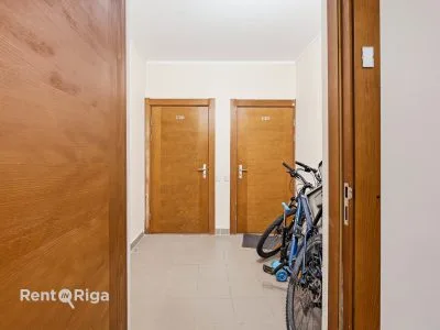 Skaists, svaigi remontēts dzīvoklis ilgtermiņa īrei., Duntes iela 28, Rīga / 700 € 12