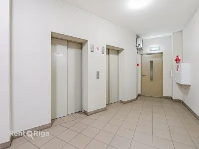 Skaists, svaigi remontēts dzīvoklis ilgtermiņa īrei., Duntes iela 28, Rīga / 700 € 13