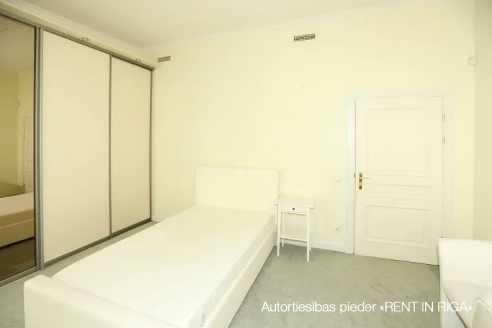 Pārdod biroju, Dzirnavu iela 37, Rīga, Labais krasts, Centrs / 438 550 € 11