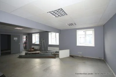 Izīrē ražošanas telpas, Brīvības iela 273, Rīga, Jugla / 261 € 1