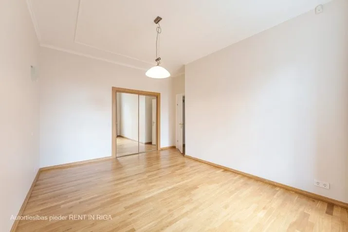 Pārdod dzīvokli, Baznīcas iela 13, Rīga, Labais krasts, Centrs / 300 000 € 9