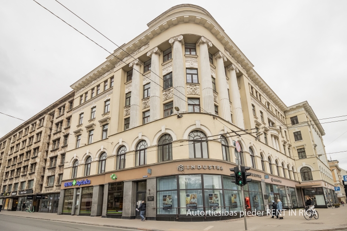 Brīvības iela 38 1