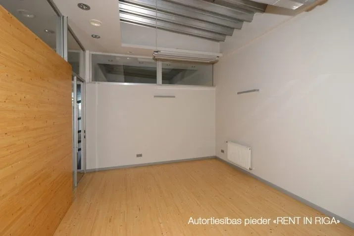 Izīrē tirdzniecības telpas, Biroju iela 10, Rīga, Kreisais krasts, Šampēteris / 3 793 € 9