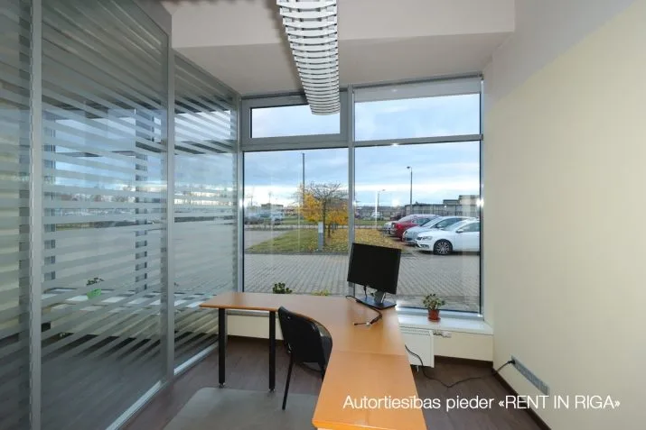 Izīrē tirdzniecības telpas, Biroju iela 10, Rīga, Kreisais krasts, Šampēteris / 3 793 € 14