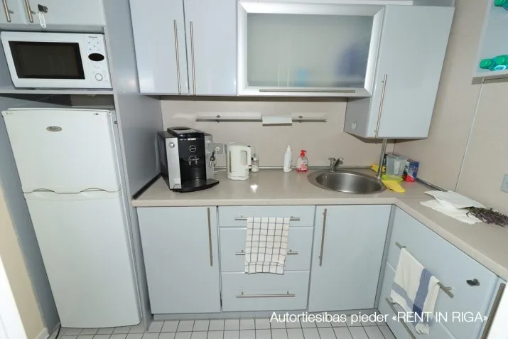 Izīrē tirdzniecības telpas, Biroju iela 10, Rīga, Kreisais krasts, Šampēteris / 3 793 € 20