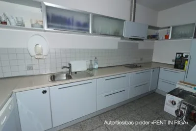 Izīrē tirdzniecības telpas, Biroju iela 10, Rīga, Kreisais krasts, Šampēteris / 3 793 € 19