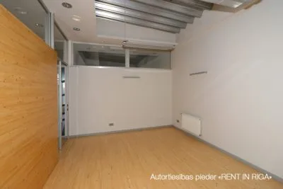 Izīrē tirdzniecības telpas, Biroju iela 10, Rīga, Kreisais krasts, Šampēteris / 3 793 € 9