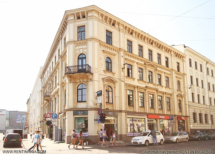 Aspazijas Bulvāris 32 1