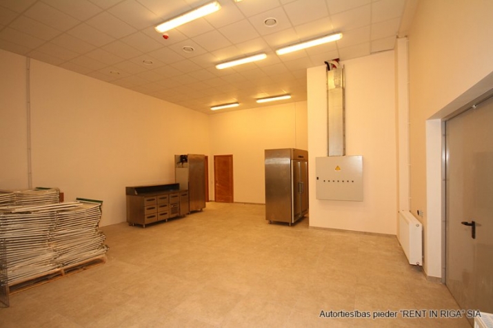 Izīrē komercplatību, Daugavgrīvas iela 77, Rīga, Kreisais krasts, Iļģuciems / 4 100 € 9