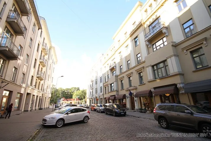 Izīrē dzīvokli, Strēlnieku iela 1a, Rīga, Labais krasts, Centrs / 650 € 16