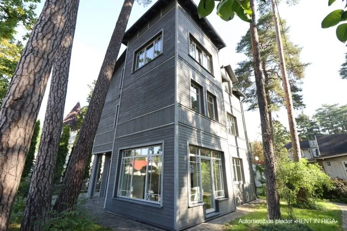 Izīrē māju, Pliekšāna iela 29, Jūrmala, Majori / 2 600 € 40