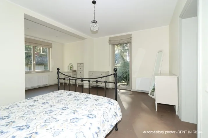 Izīrē māju, Pliekšāna iela 29, Jūrmala, Majori / 2 600 € 12