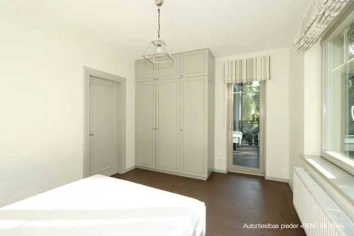 Izīrē māju, Pliekšāna iela 29, Jūrmala, Majori / 2 600 € 19