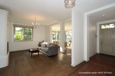 Izīrē māju, Pliekšāna iela 29, Jūrmala, Majori / 2 600 € 8