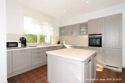 Izīrē māju, Pliekšāna iela 29, Jūrmala, Majori / 2 600 € 4