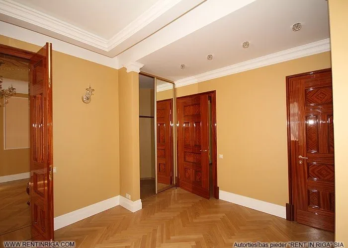Izīrē dzīvokli, Tērbatas iela 4, Rīga, Labais krasts, Centrs / 630 € 10