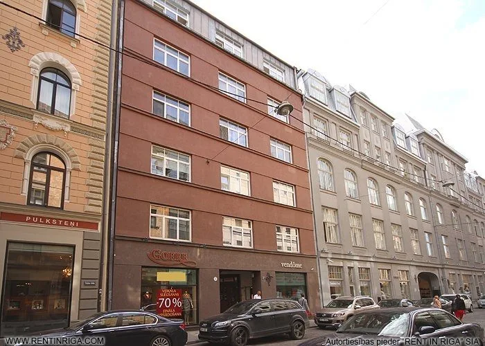 Vaļņu iela 5 1