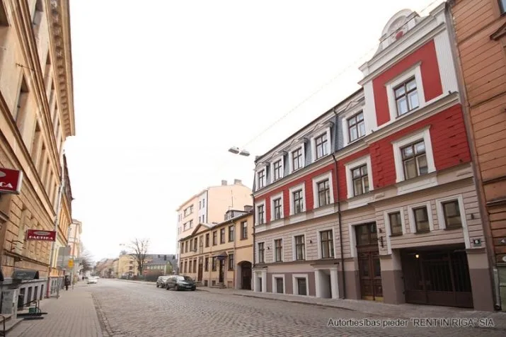 Pārdod dzīvokli, Dzirnavu iela 6, Rīga, Labais krasts, Centrs / 240 000 € 15