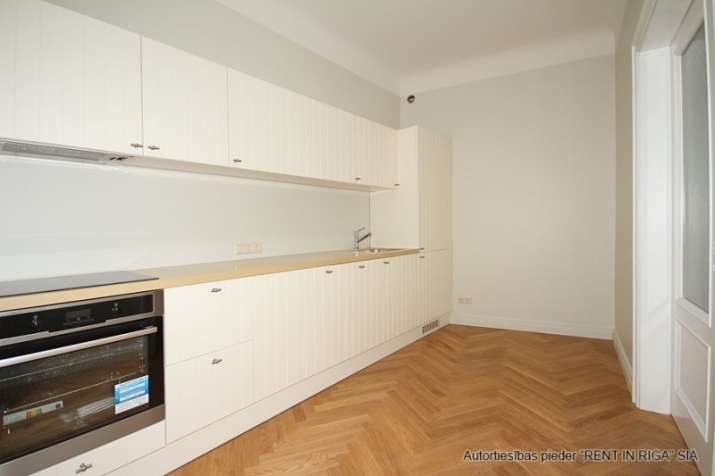 Izīrē dzīvokli, Tērbatas iela 45, Rīga, Labais krasts, Centrs / 1 000 € 1