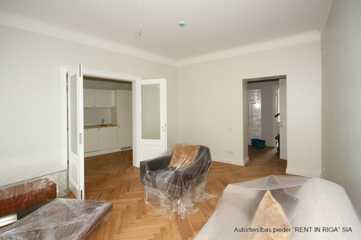 Izīrē dzīvokli, Tērbatas iela 45, Rīga, Labais krasts, Centrs / 1 000 € 2