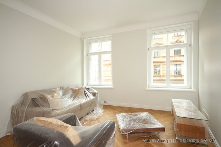 Izīrē dzīvokli, Tērbatas iela 45, Rīga, Labais krasts, Centrs / 1 000 € 3