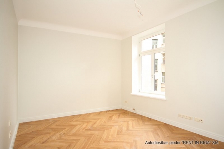 Izīrē dzīvokli, Tērbatas iela 45, Rīga, Labais krasts, Centrs / 1 000 € 4