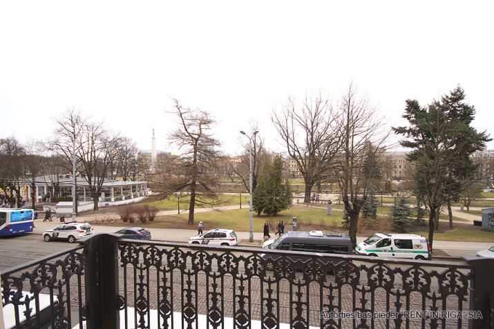 Aspazijas bulvāris 20 8