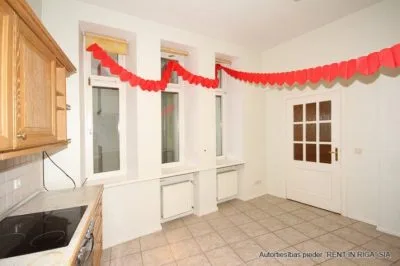 Izīrē dzīvokli, Tērbatas iela 9, Rīga, Labais krasts, Centrs / 840 € 2
