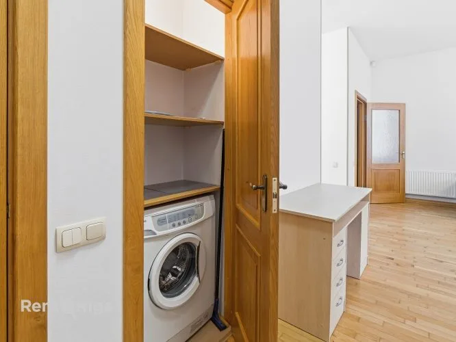 Izīrē dzīvokli, Strēlnieku iela 2, Rīga, Labais krasts, Centrs / 580 € 8