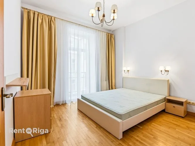 Izīrē dzīvokli, Strēlnieku iela 2, Rīga, Labais krasts, Centrs / 580 € 10
