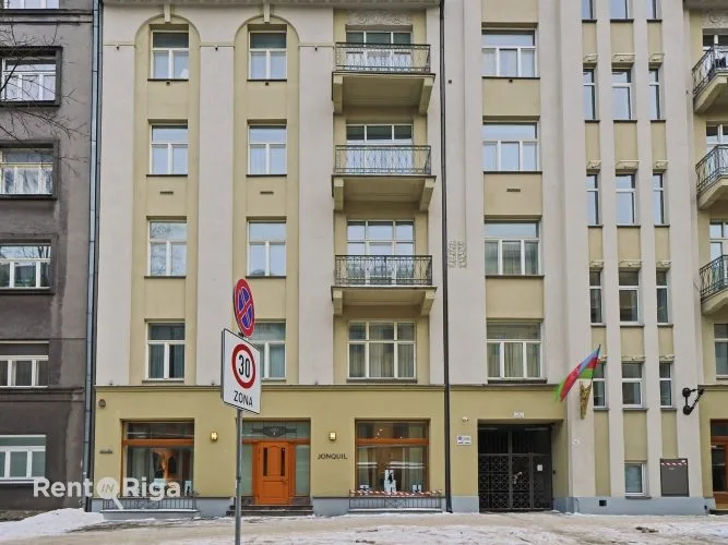 Izīrē dzīvokli, Strēlnieku iela 2, Rīga, Labais krasts, Centrs / 580 € 17