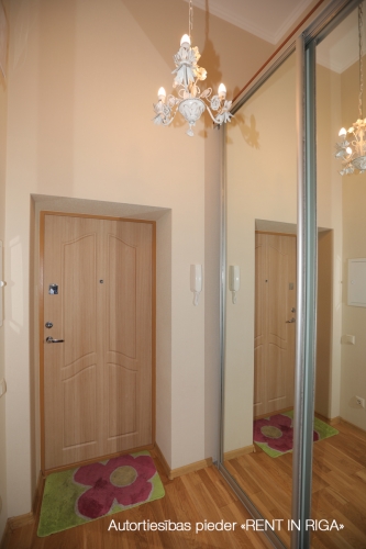 Izīrē dzīvokli, Baznīcas iela 26a, Rīga, Labais krasts, Centrs / 580 € 11