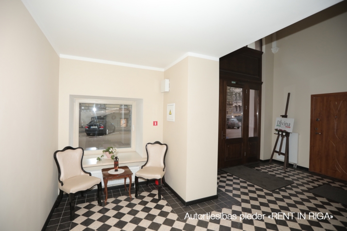 Izīrē dzīvokli, Baznīcas iela 26a, Rīga, Labais krasts, Centrs / 580 € 12