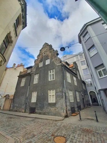 Mazā Smilšu iela 8 1