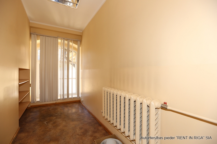 Izīrē tirdzniecības telpas, Jēzusbaznīcas iela 7a, Rīga, Labais krasts, Centrs / 15 000 € 21