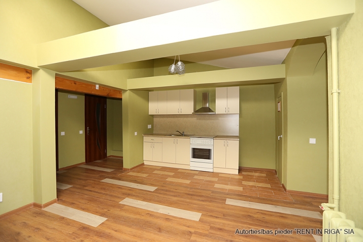Izīrē tirdzniecības telpas, Jēzusbaznīcas iela 7a, Rīga, Labais krasts, Centrs / 15 000 € 27