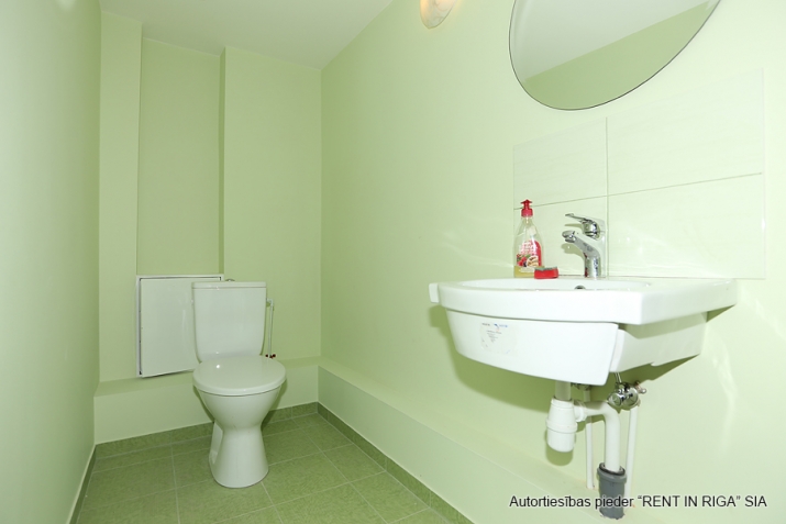 Izīrē tirdzniecības telpas, Jēzusbaznīcas iela 7a, Rīga, Labais krasts, Centrs / 15 000 € 36