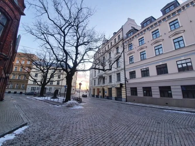 Doma laukums 1 3
