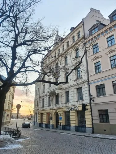 Doma laukums 1 2
