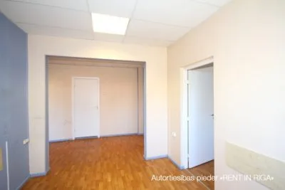 Izīrē biroju, Bauskas iela 22, Rīga, Kreisais krasts, Torņkalns / 688 € 16