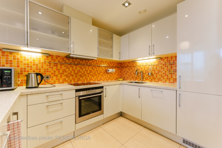 Izīrē dzīvokli, Rūpniecības iela 21, Rīga, Labais krasts, Centrs / 1 700 € 3