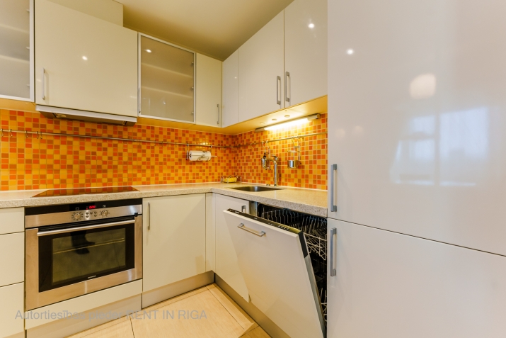 Izīrē dzīvokli, Rūpniecības iela 21, Rīga, Labais krasts, Centrs / 1 700 € 4