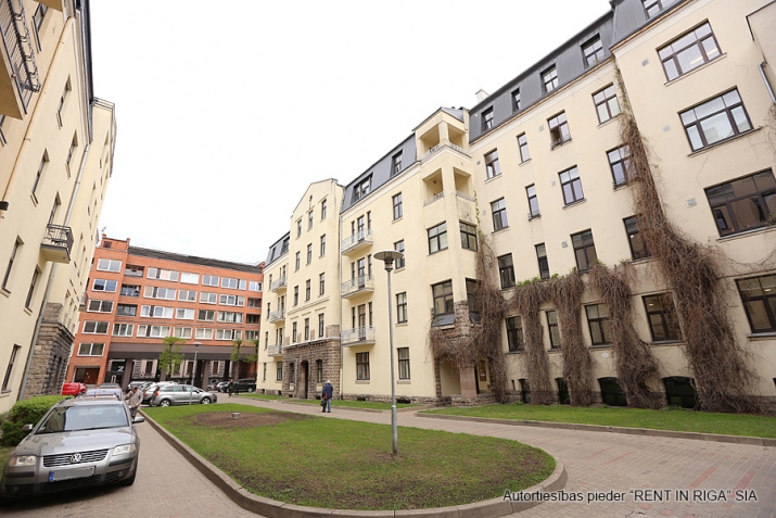 Kr. Valdemāra iela 33 19