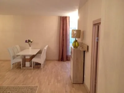 Izīrē dzīvokli, Republikas laukums iela 3, Rīga, Labais krasts, Centrs / 1 100 € 2