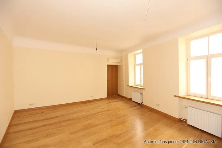 Vaļņu iela 5 4
