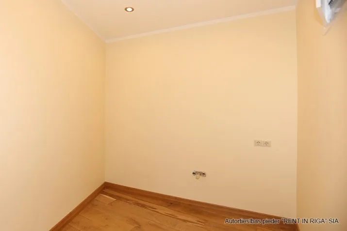 Izīrē biroju, Vaļņu iela 5, Rīga, Labais krasts, Vecrīga / 1 080 € 8