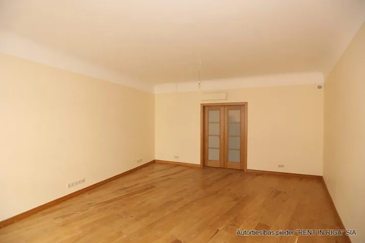 Izīrē biroju, Vaļņu iela 5, Rīga, Labais krasts, Vecrīga / 1 080 € 9
